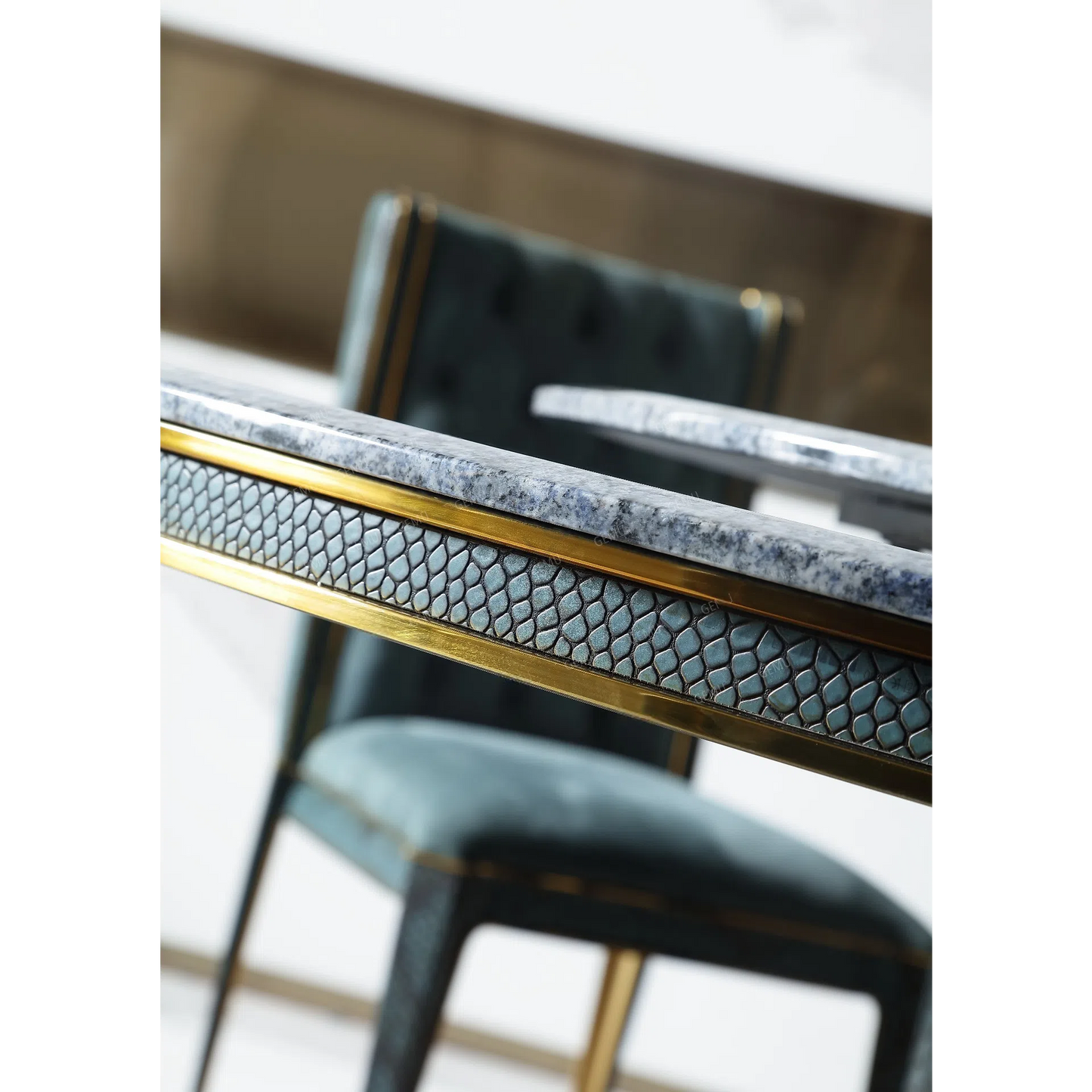 Le Surreal Croc Pedestal Dining Table - Urban Ashram