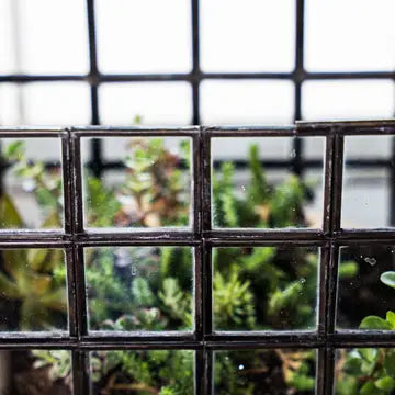 Lattice House Glass Terrarium Modern Greenhouse Planter – feature detail